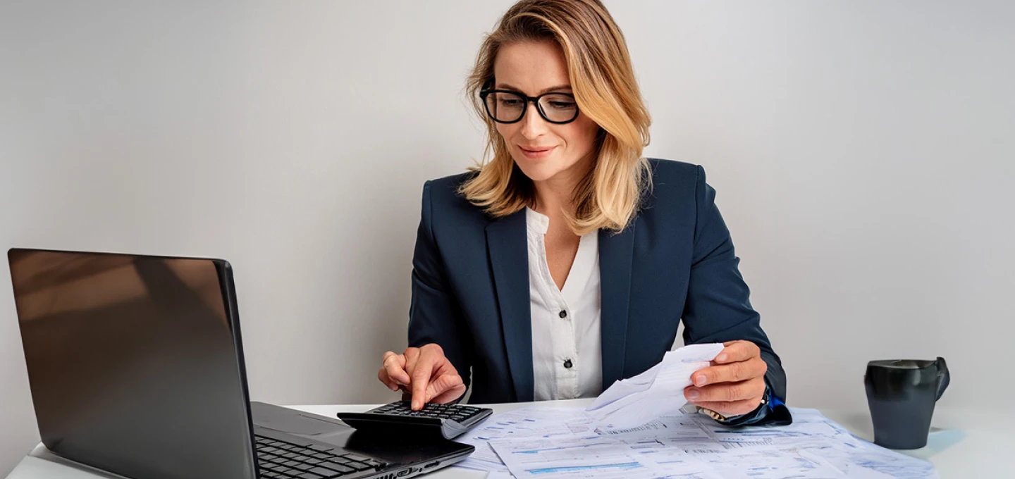 Coworkers sittend on a meeting room